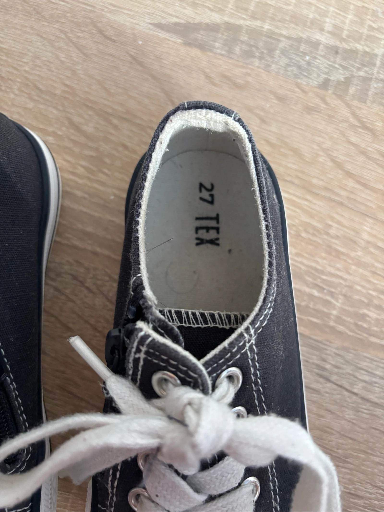 Black sneakers – photo 2